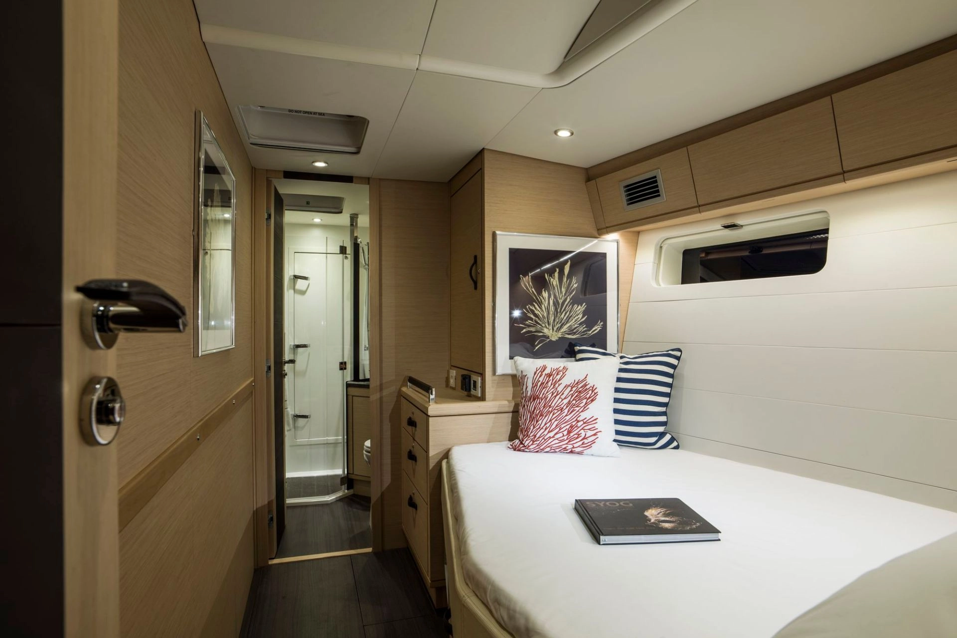 Cabin of sailing yacht Jeanneau 64 Thea.