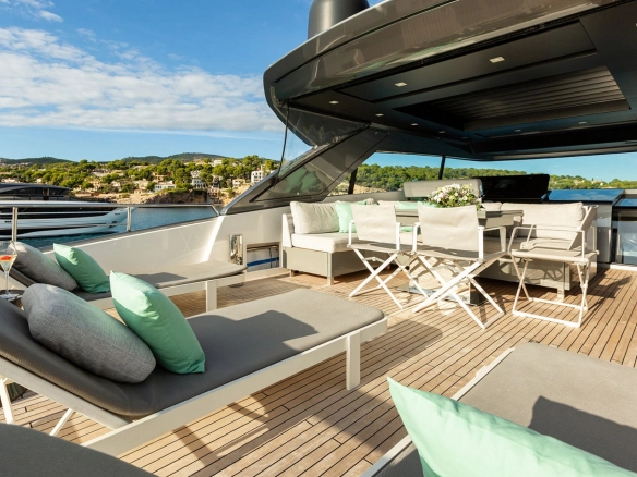 Flybridge of charter yacht Sanlorenzo SX76 Cloud IX in Mallorca.