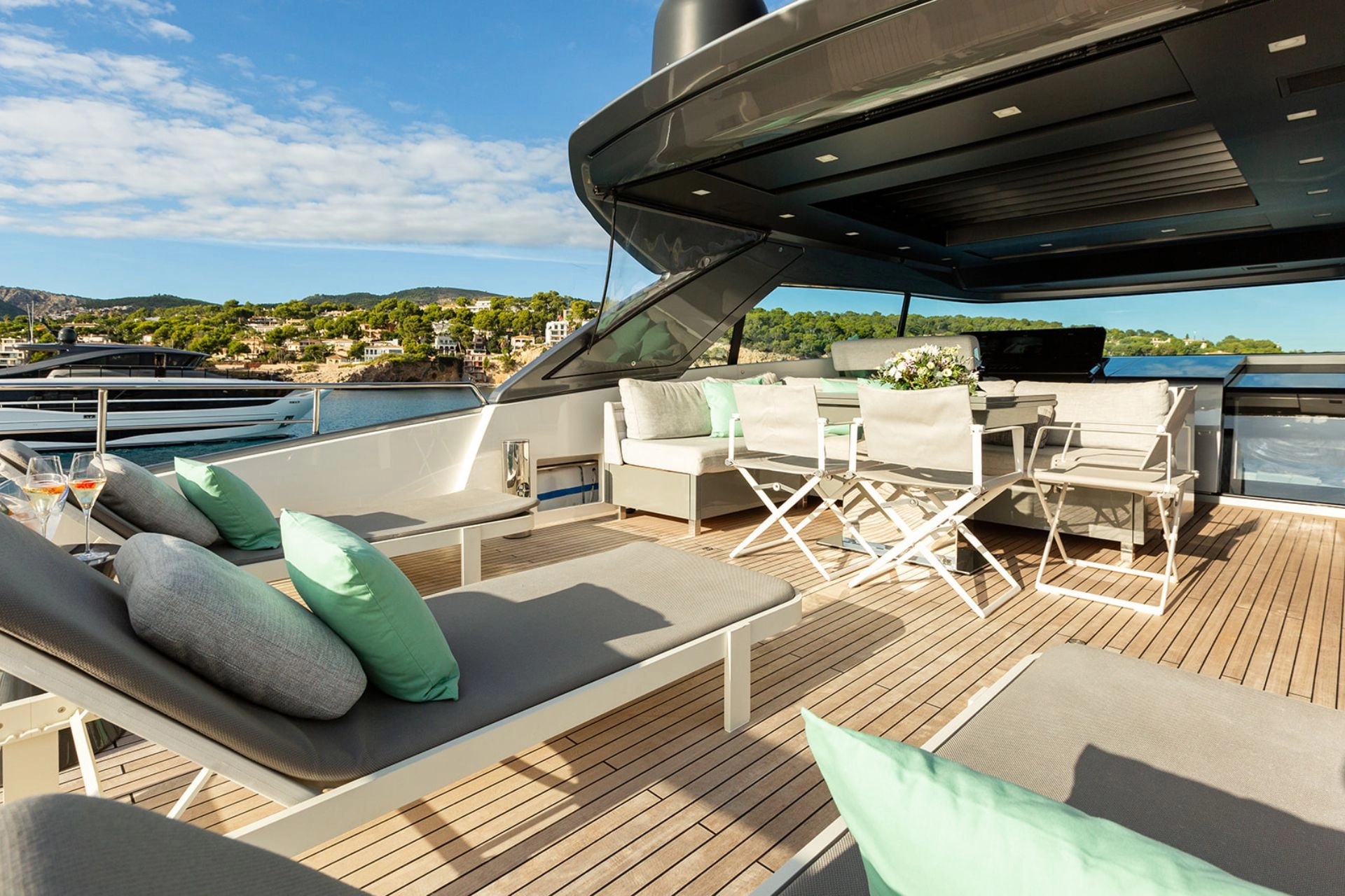 Flybridge of charter yacht Sanlorenzo SX76 Cloud IX in Mallorca.