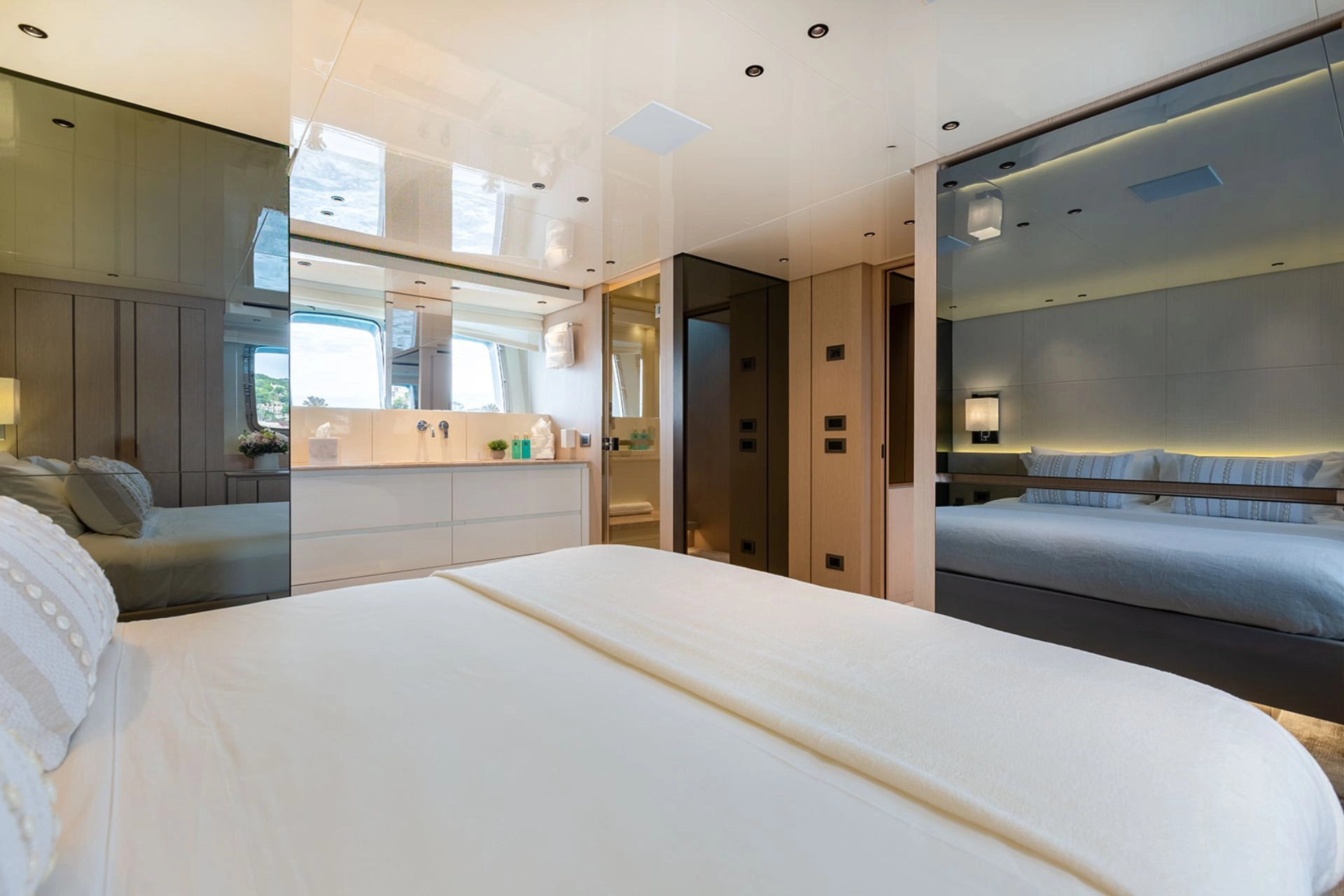 Guest cabin of charter yacht Sanlorenzo SX76 Cloud IX in Mallorca.