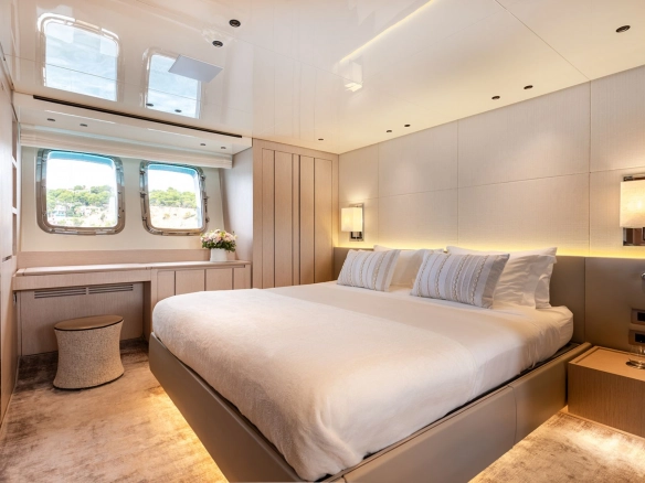 Guest cabin of charter yacht Sanlorenzo SX76 Cloud IX in Mallorca.