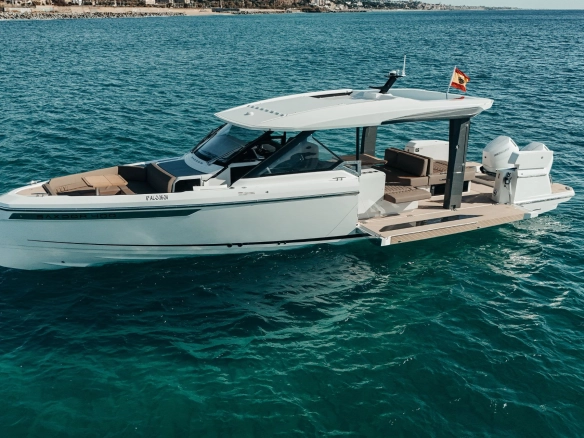 Charter yacht Saxdor 400 GTO Bali in Mallorca.