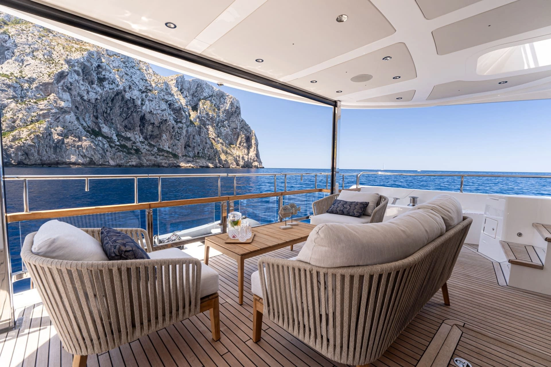 Flybridge lounge of charter yacht Sunseeker 88 Moonlight in Mallorca.