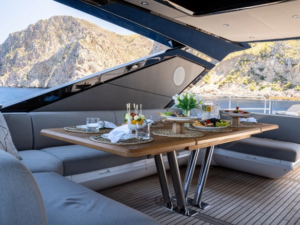 Alfresco dining on flybridge of charter yacht Sunseeker 88 Moonlight in Mallorca.