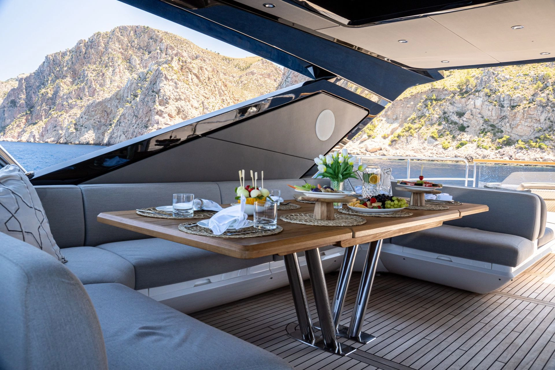 Alfresco dining on flybridge of charter yacht Sunseeker 88 Moonlight in Mallorca.