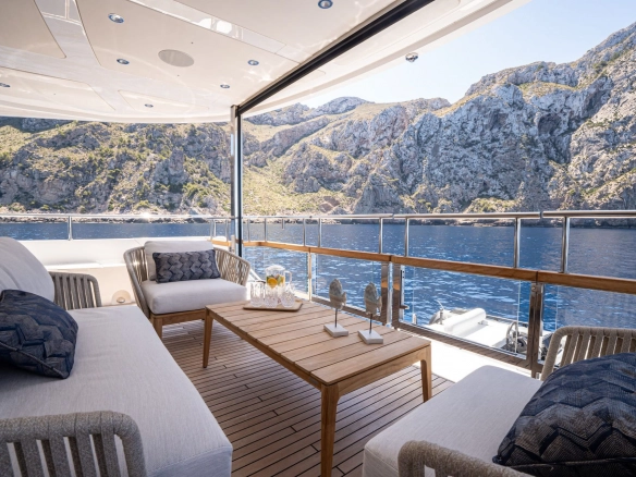 Flybridge lounge of charter yacht Sunseeker 88 Moonlight in Mallorca.