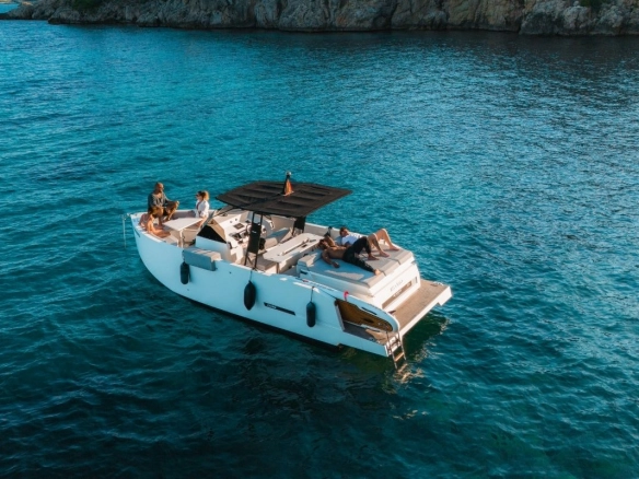 Charter yacht De Antonio D28 Open in Mallorca.