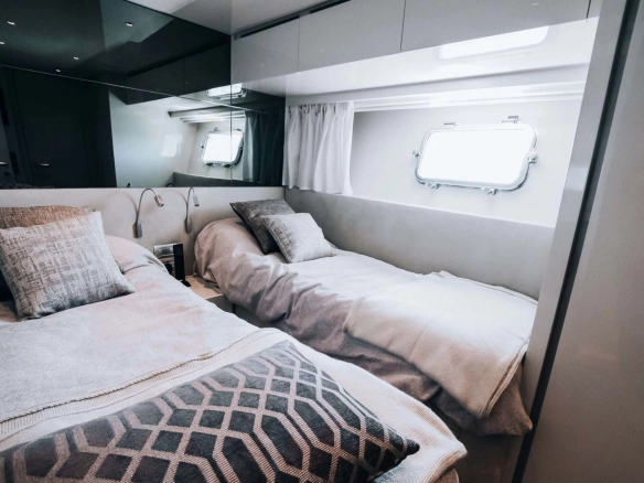 Sanlorenzo SX76 Globito de Mar double cabin.