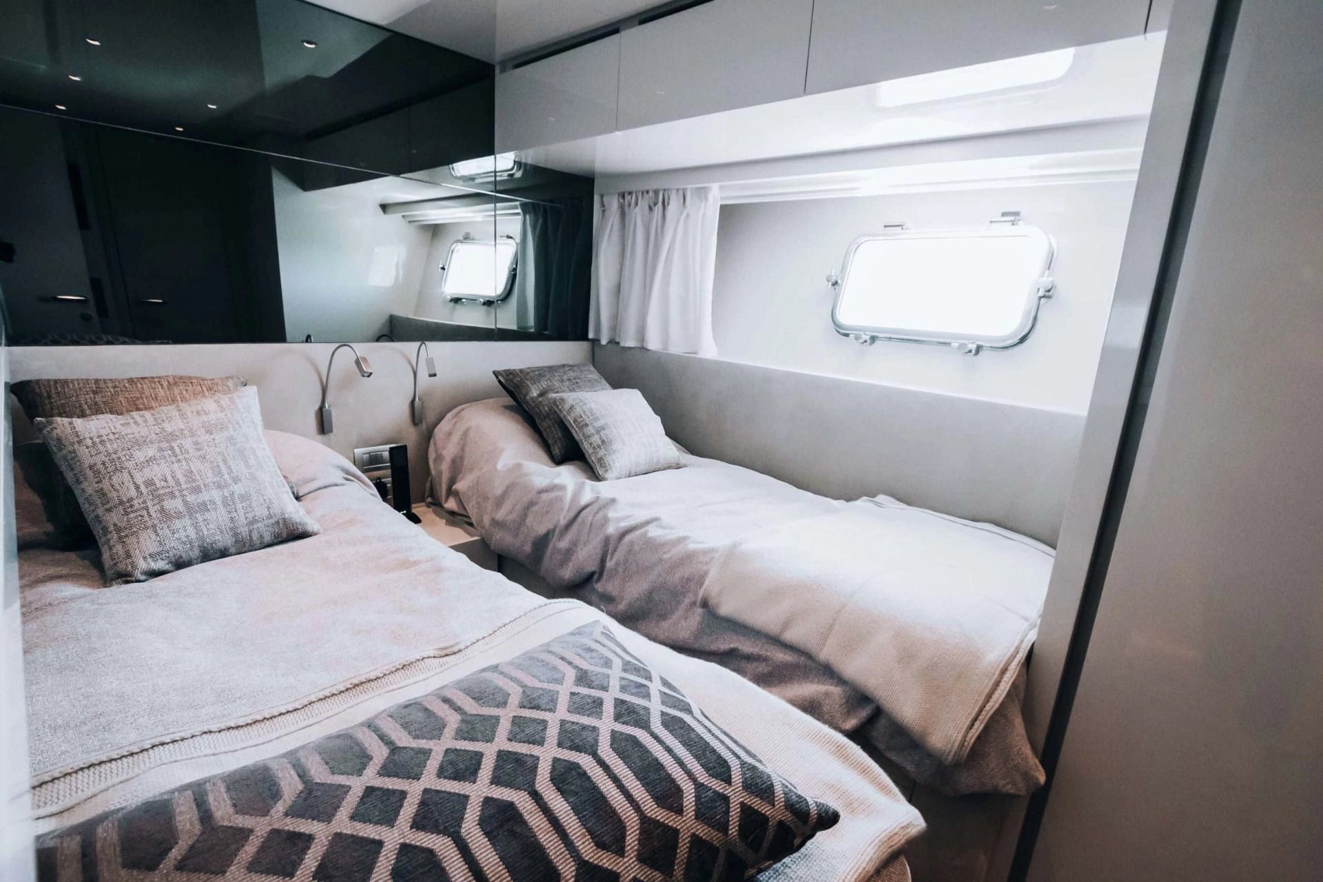 Sanlorenzo SX76 Globito de Mar double cabin.