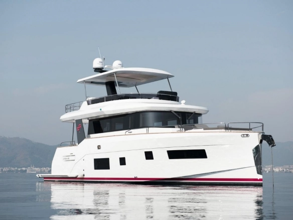 Charter yacht Sirena 58.