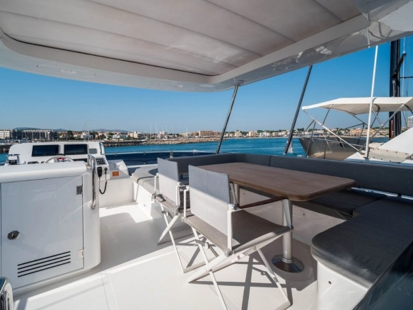 Flybridge of charter yacht Sirena 58.