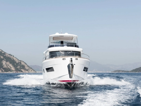 Charter yacht Sirena 58.