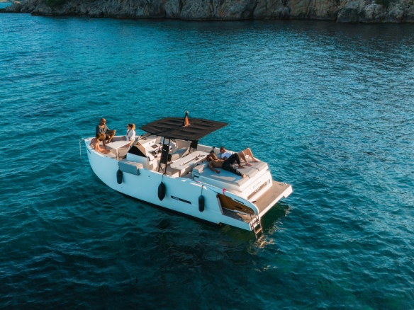 Charter yacht De Antonio D28 Open Mojito in Mallorca.