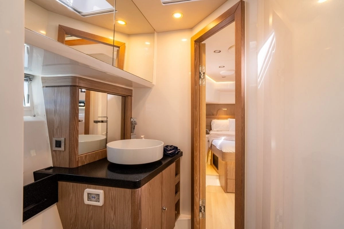 Bathroom of Fjord 52 Open in Port d?Andratx.