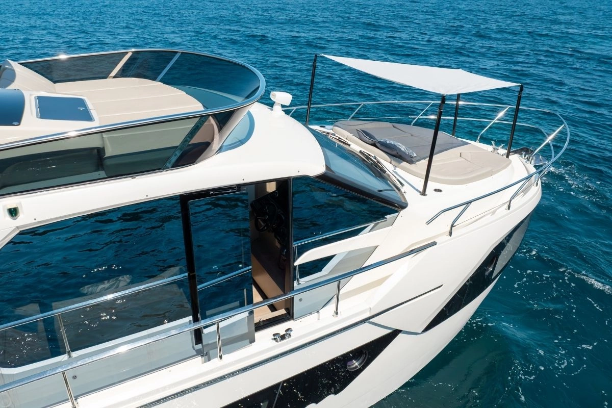 charter-yacht-absolute-47-fly-tres-amigos-bow-shade Bow shade on charter yacht Absolute 47 Fly Tres Amigos.