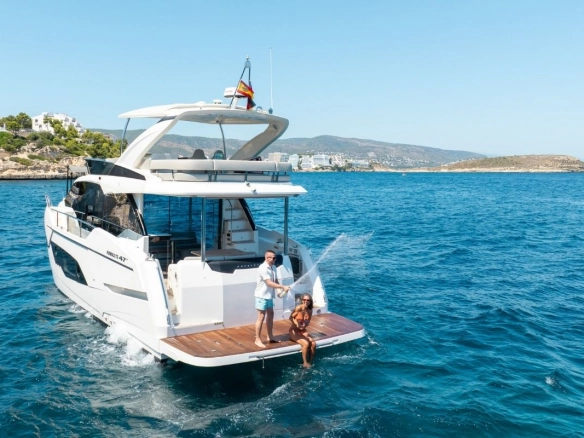 Couple on charter yacht Absolute 47 Fly Tres Amigos.