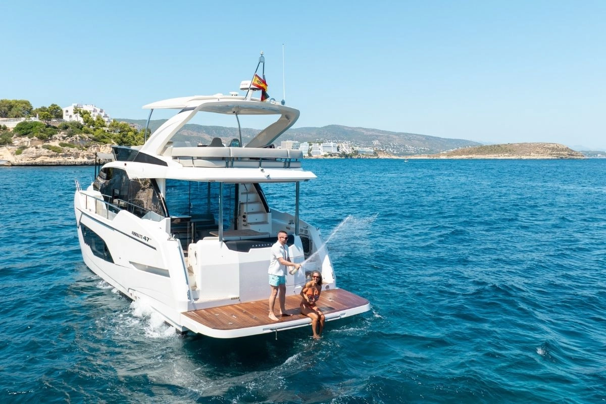 charter-yacht-absolute-47-fly-tres-amigos-champagne Couple on charter yacht Absolute 47 Fly Tres Amigos.