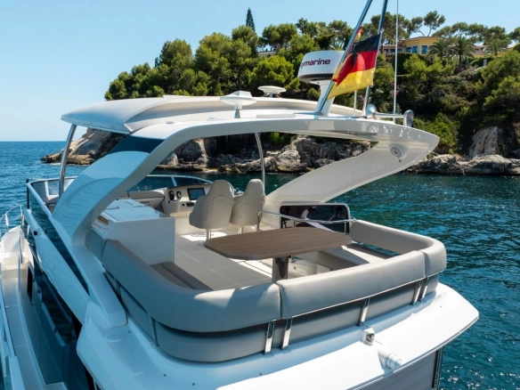 Flybridge of charter yacht Absolute 47 Fly Tres Amigos.