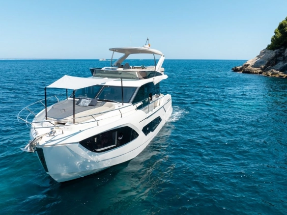 Charter yacht Absolute 47 Fly Tres Amigos.