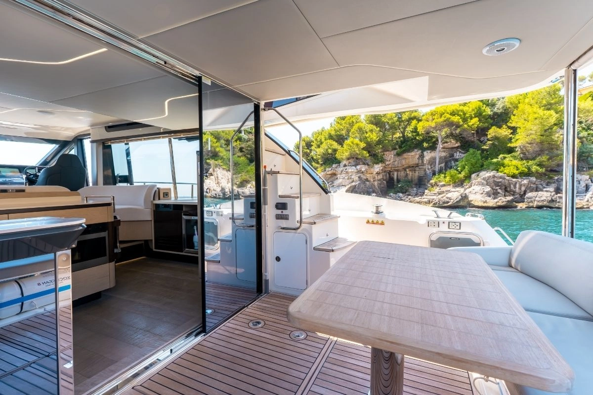 charter-yacht-absolute-47-fly-tres-amigos-stern-dining Stern dining area of charter yacht Absolute 47 Fly Tres Amigos.