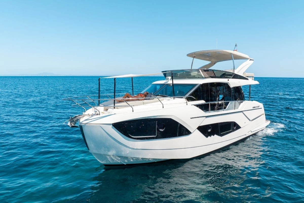 charter-yacht-absolute-47-fly-tres-amigos Charter yacht Absolute 47 Fly Tres Amigos.