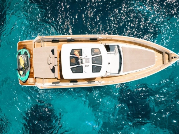 Fjord 44 Open Cara I for charter in Mallorca.