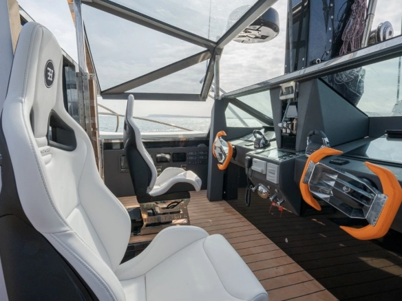 Helm of of trimaran Hanstaiger X1.