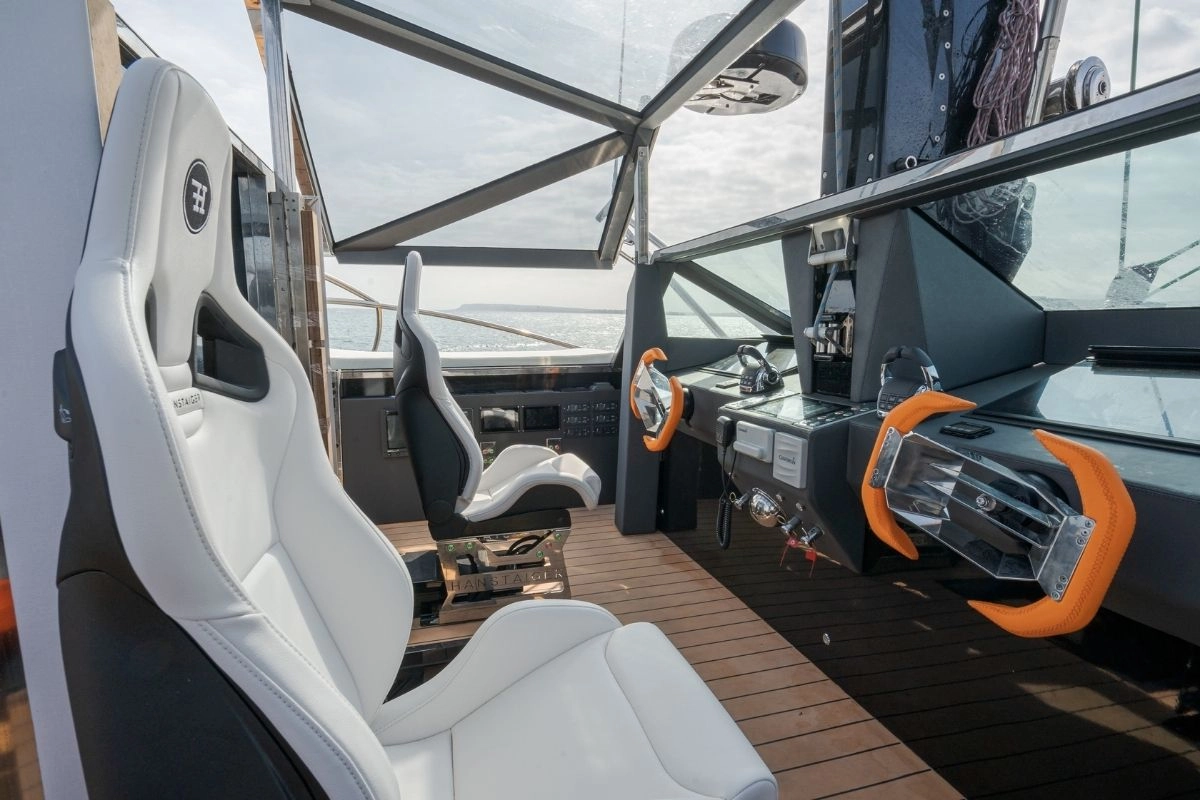 Helm of of trimaran Hanstaiger X1.
