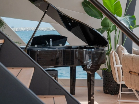 Piano of trimaran Hanstaiger X1.