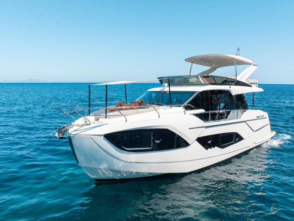 Charter yacht Absolute 47 Fly Tres Amigos.