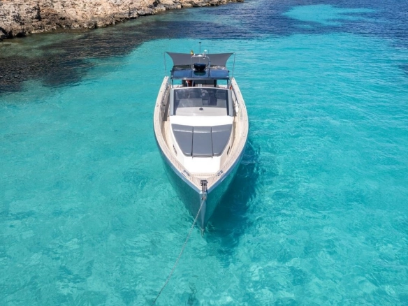 Charter yacht Fjord 40 Open Baia.