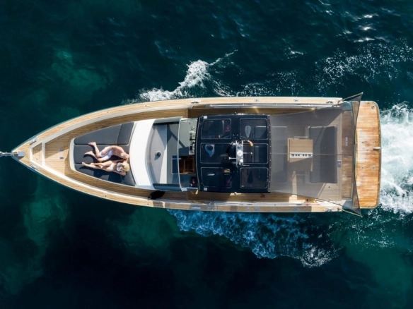 Charter yacht Fjord 40 Open Baia.