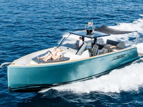Fjord 40 Open Baia cruising.