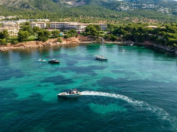 Fjord 40 Open Baia in Port Calanova.