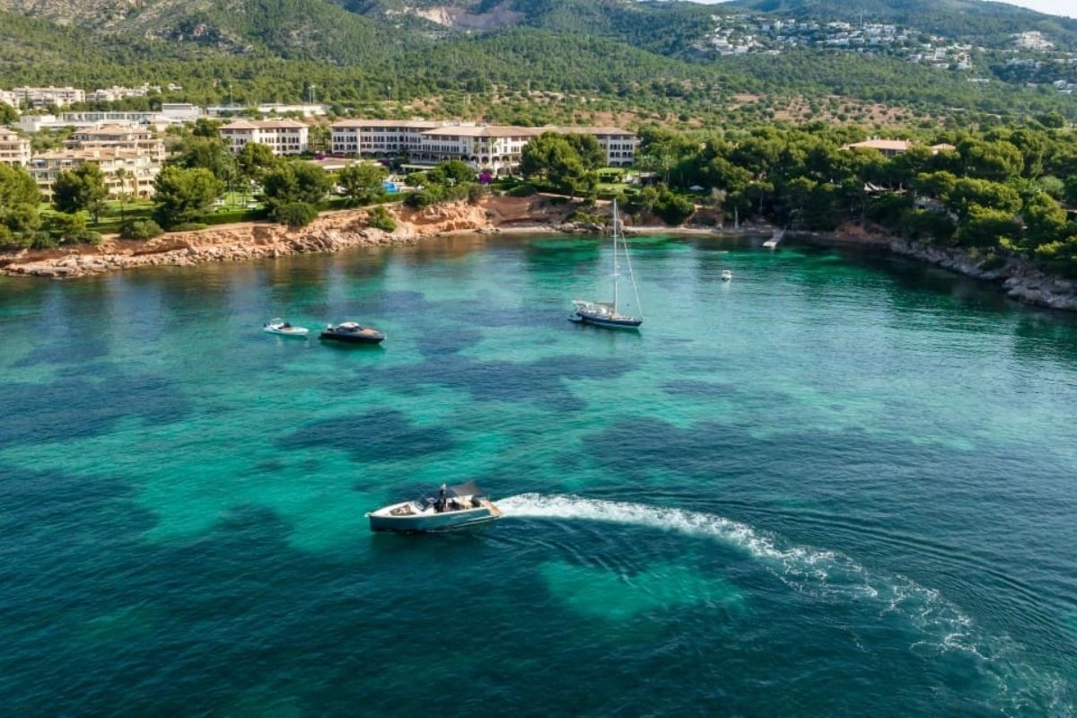 Fjord 40 Open Baia in Port Calanova.