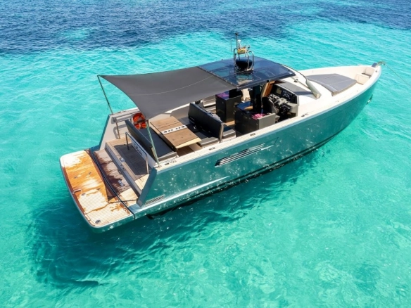 Charter yacht Fjord 40 Open Baia.