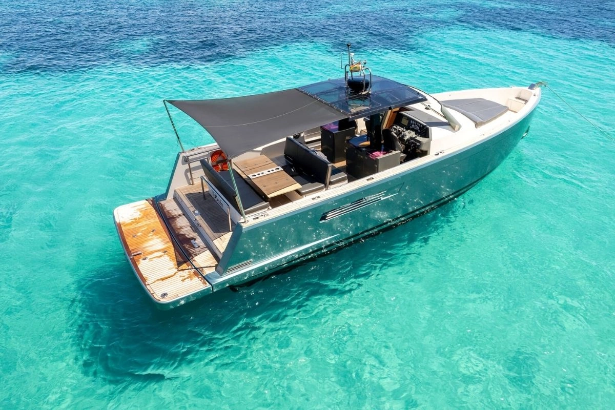 Charter yacht Fjord 40 Open Baia.