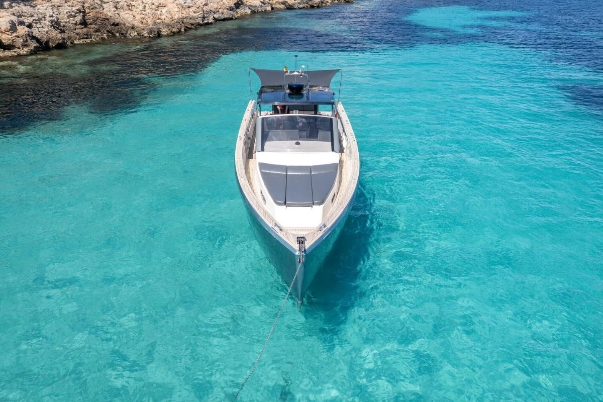 Charter yacht Fjord 40 Open Baia.