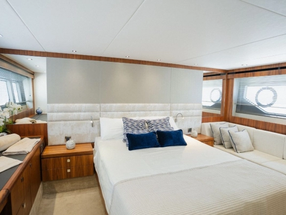 Guest cabin of Sunseeker Manhattan 66 La Nonno.