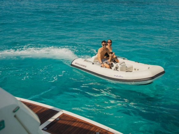 Tender of Sunseeker Manhattan 66 La Nonno.