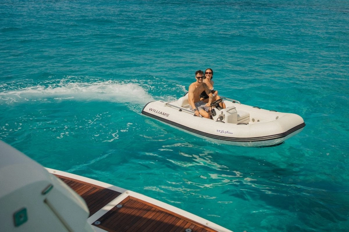 Tender of Sunseeker Manhattan 66 La Nonno.