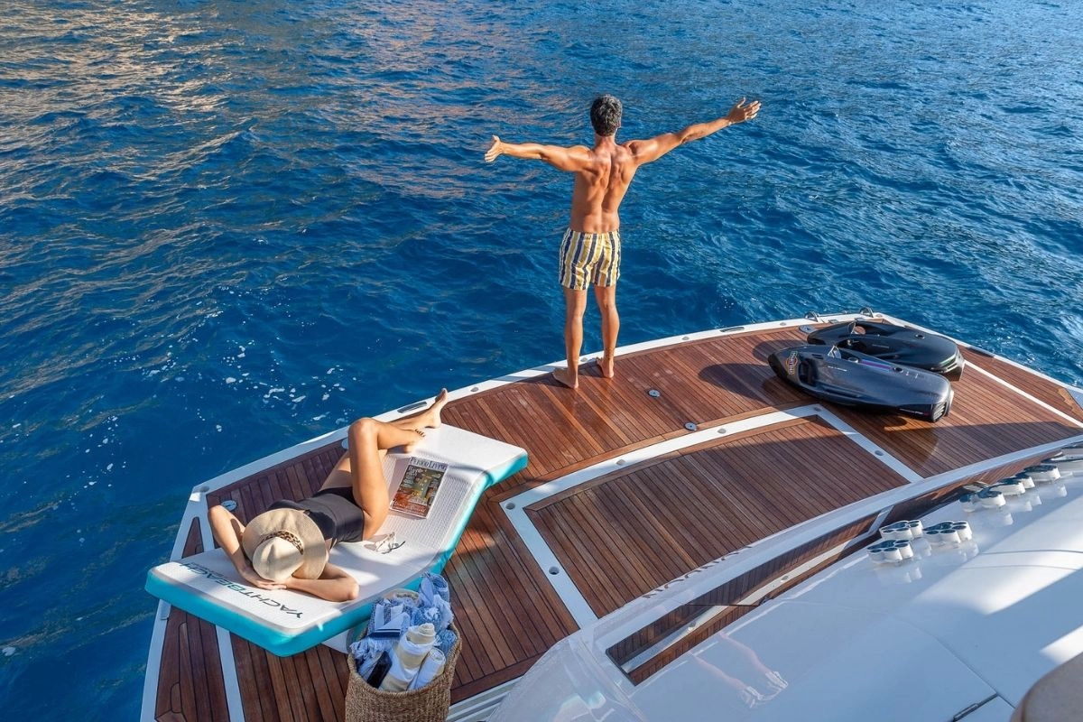 sunseeker-88-haley-jane-bathring-platform Couple on charter yacht Sunseeker 88 Haley Jane.