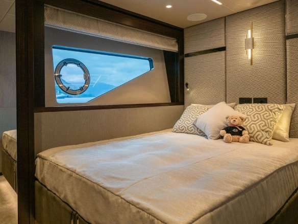 Guest cabin of charter yacht Sunseeker 88 Haley Jane.