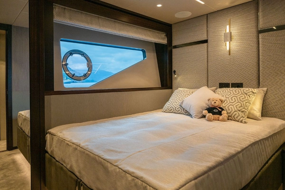 sunseeker-88-haley-jane-double-cabin Guest cabin of charter yacht Sunseeker 88 Haley Jane.
