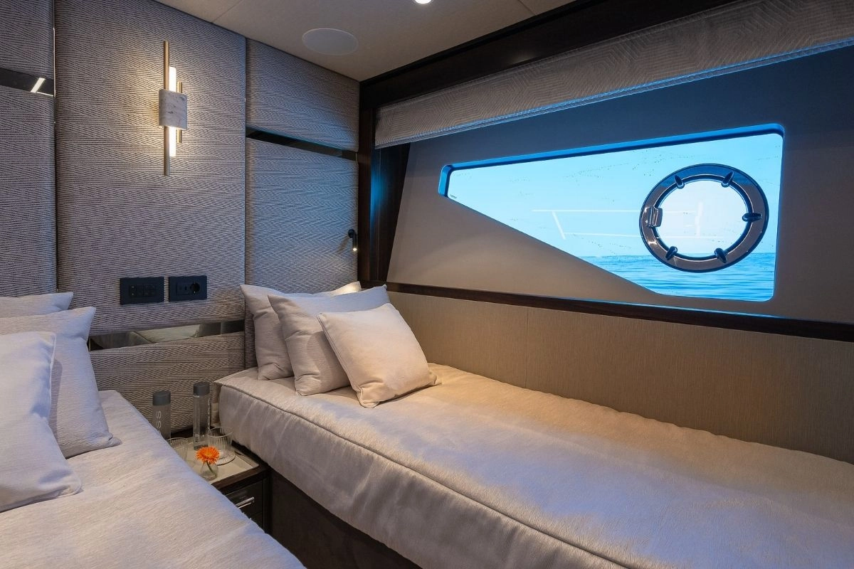 sunseeker-88-haley-jane-twin-cabin Twin guest cabin of charter yacht Sunseeker 88 Haley Jane.