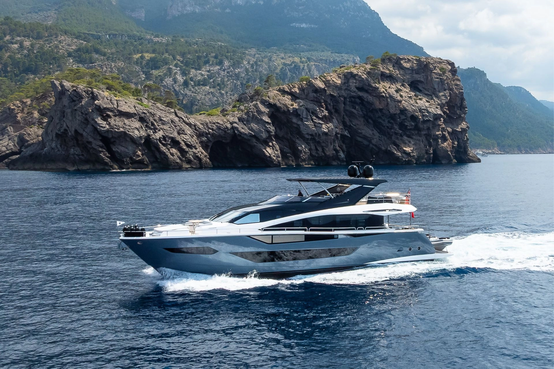 sunseeker-88-haley-jane-yacht-charter Charter yacht Sunseeker 88 Haley Jane.