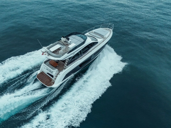 Yacht Azimut 53 Fly Sea Shell cruising.