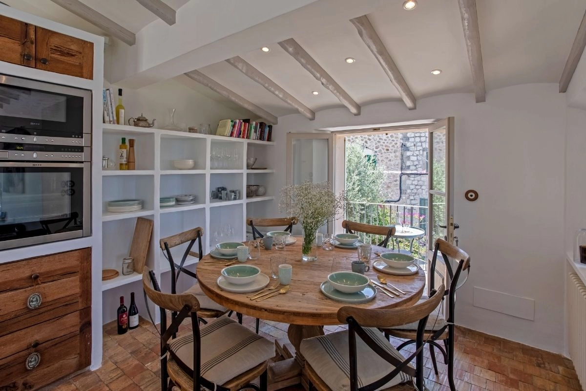 Can Deia dining area