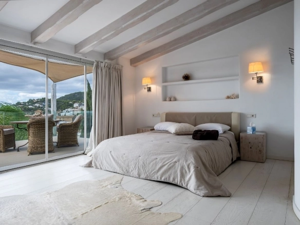 Guest bedroom of Casa Helena in Genova