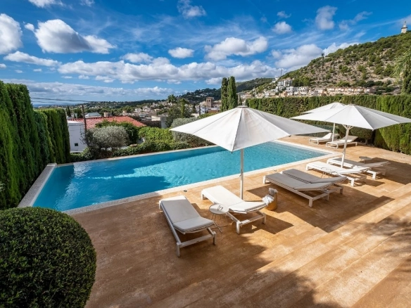 Swimming pool of Casa Helena in Genova